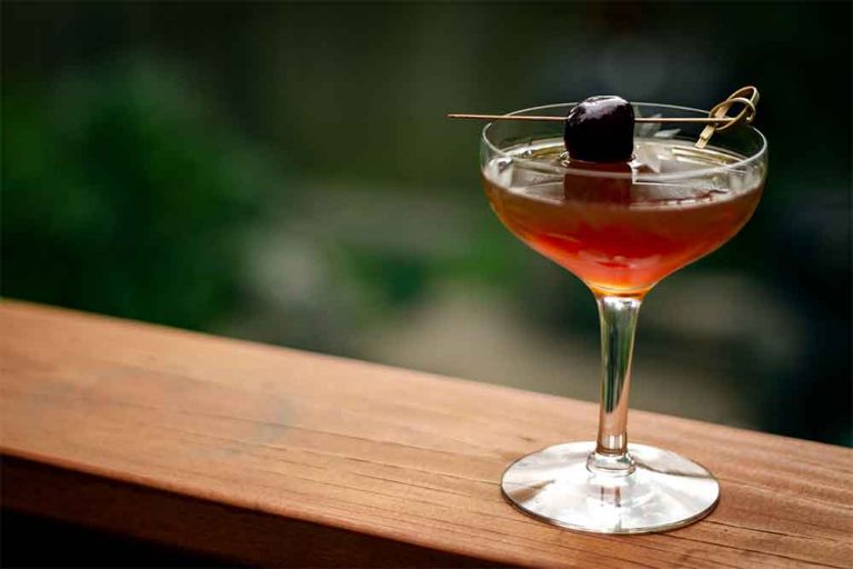 5 Classic Cocktails Every Gentleman Should Master Ezra Brooks Blog